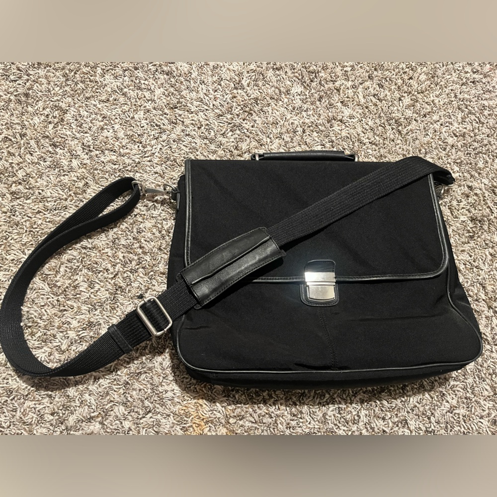 Banana Republic laptop carrier